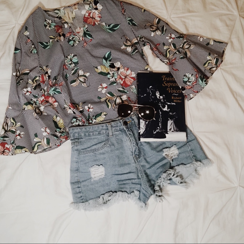V Neck Bell Sleeve Summer Floral Blouse